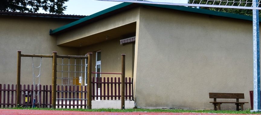 Dom Ludowy w Komorowie - zdjęcie wejścia