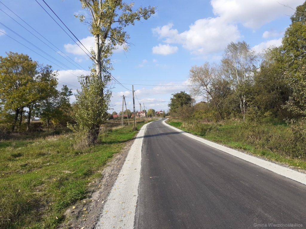 Droga wiejska w Gosławicach - wyremontowana z nową nawierzchnią