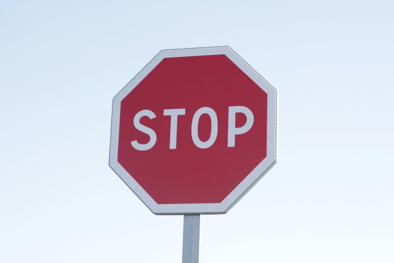 Znak drogowy Stop