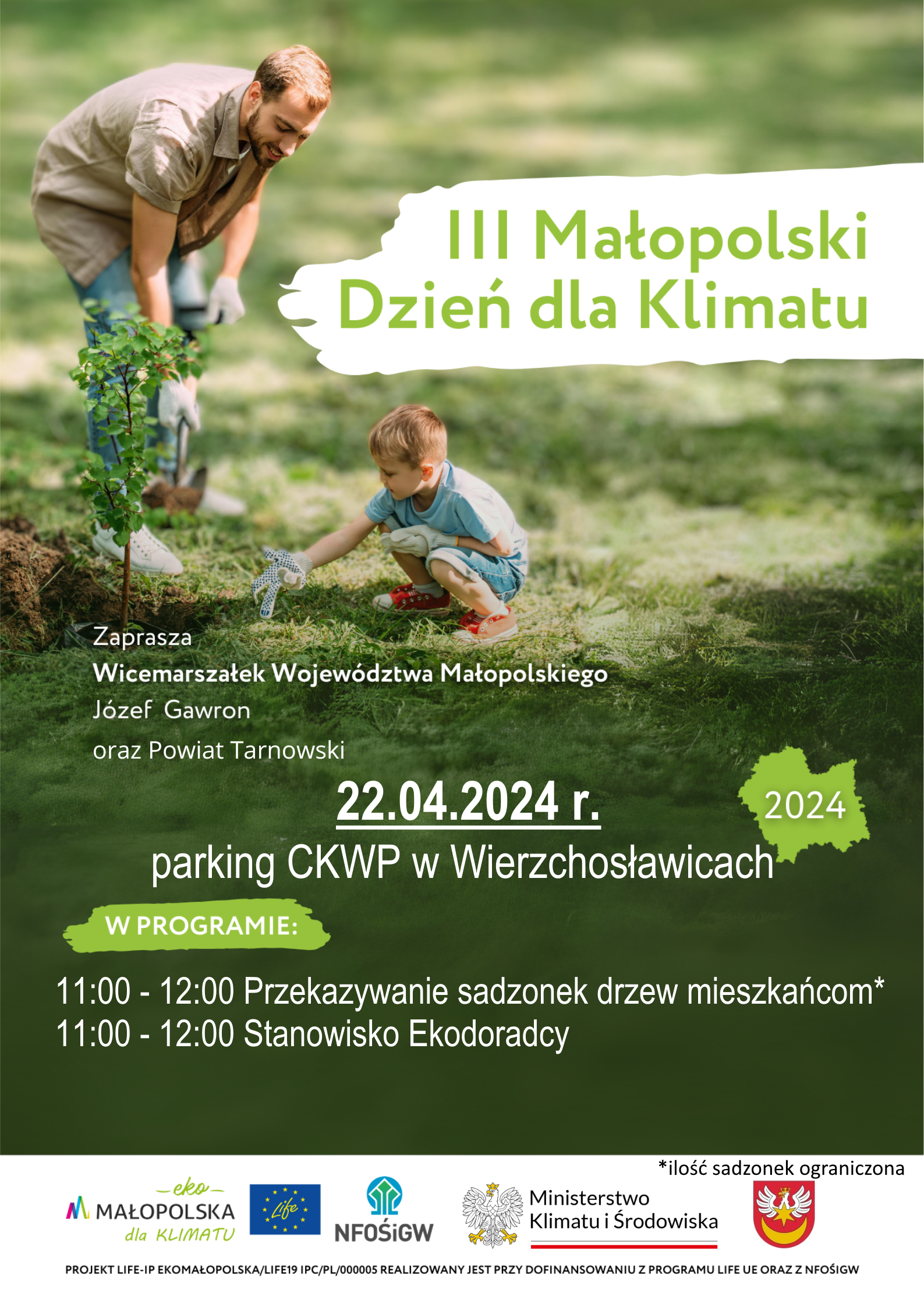 Plakat promujący III Małopolski Dzień dla Klimatu w Wierzchosławicach. Na plakacie widać mężczyznę oraz chłopca, którzy razem sadzą drzewo.